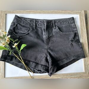 High Rise black jeans short. Great staple for summer!🩳🍉